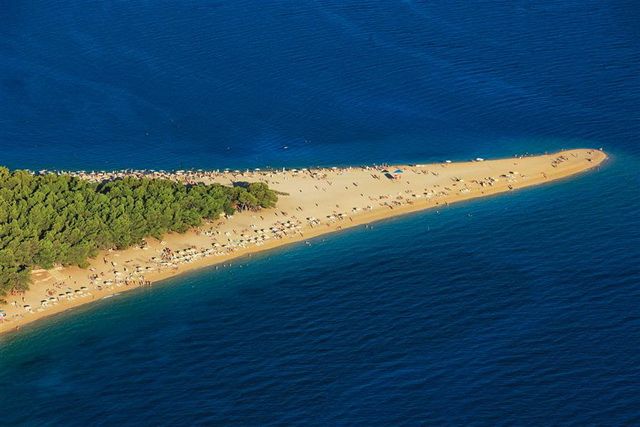 Ki ne ismerné fel ezt a strandot, természetesen kiváló minőség. Brac-Bol. (Kép: Horvát Idegenforgalmi Közösség)