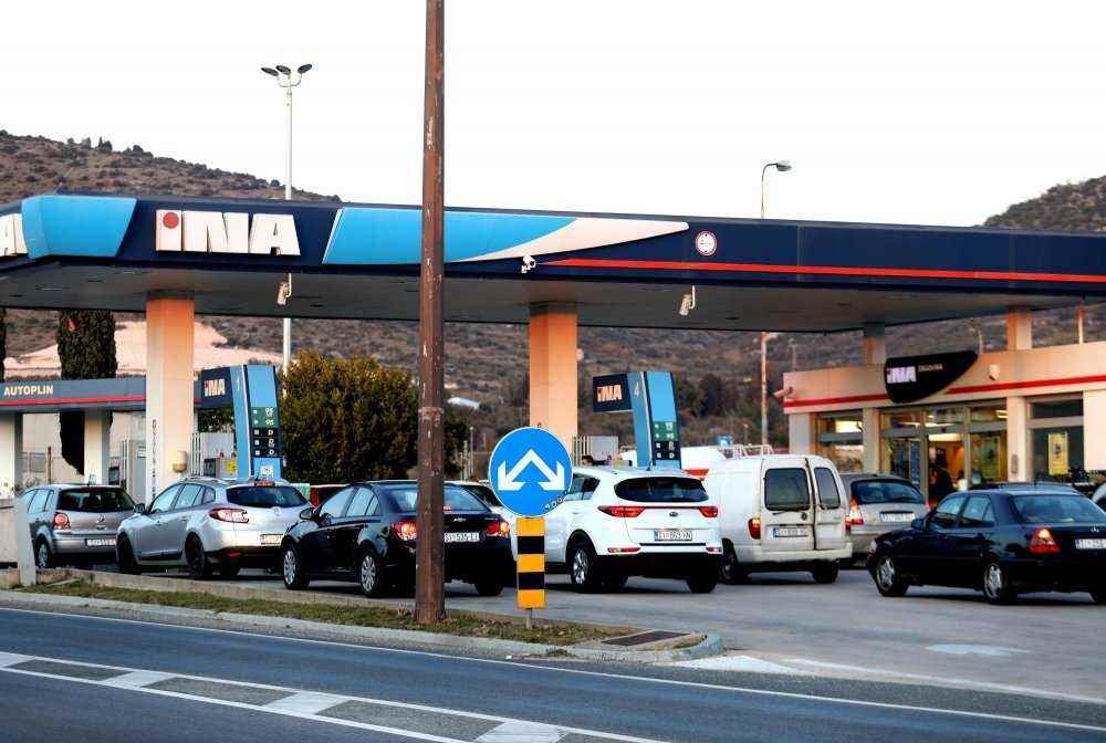 Literenként 1 kunával drágább a benzin az autópályákon Horvátországban